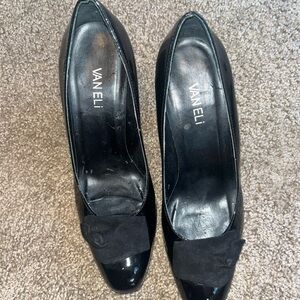 Vaneli Women's 8.5 3 inch heels Black Patent Heels with Bow